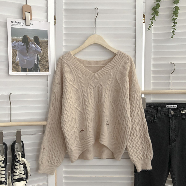 Naiste kampsun - kootud terava kaelusega