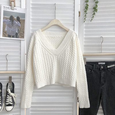 Moteriškas megztinis V formos iškirpte