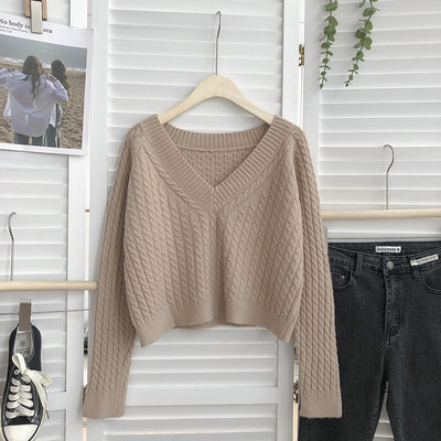 Moteriškas megztinis V formos iškirpte