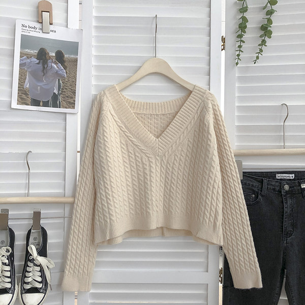 Moteriškas megztinis V formos iškirpte