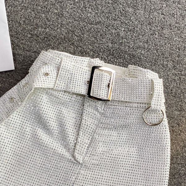 Naujo modelio moteriškas trumpas sijonas su dirželiu ir aukštu juosmeniu