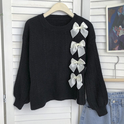 Γυναικείο πουλόβερ με οβάλ λαιμόκοψη και διακόσμηση με κορδέλα