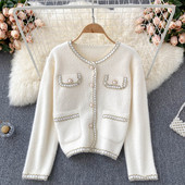 Naiste pärlite ja taskutega sulevest