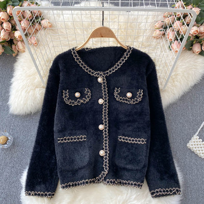 Naiste pärlite ja taskutega sulevest