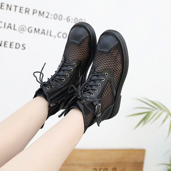 Naiste vabaaja saapad lukuga paelte ja pandlaga