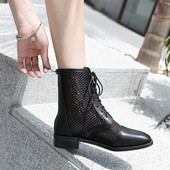 Moteriški modernūs batai su raišteliais apvalaus modelio