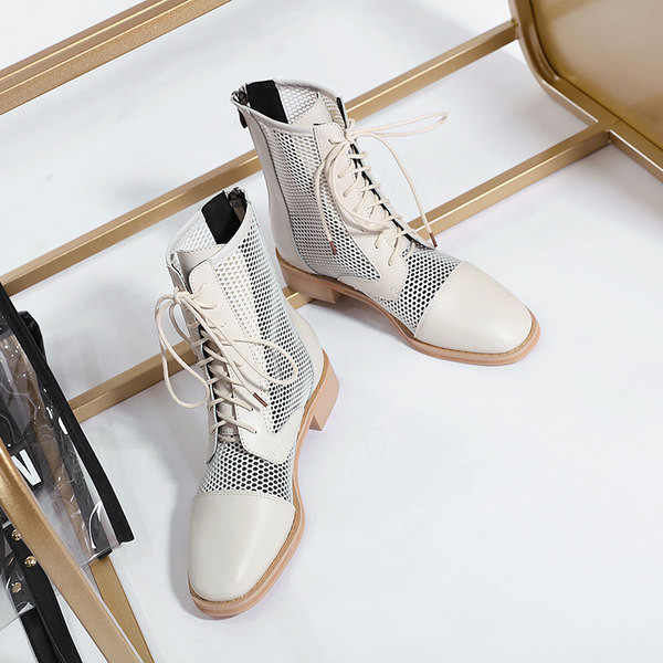 Moteriški modernūs batai su raišteliais apvalaus modelio