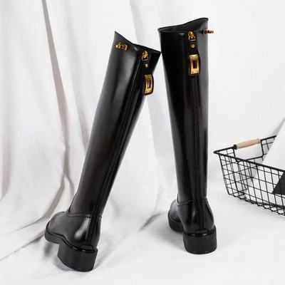 Moteriški žieminiai batai iš eko odos su užtrauktuku ir metaliniu elementu