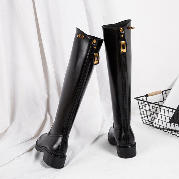 Moteriški žieminiai batai iš eko odos su užtrauktuku ir metaliniu elementu