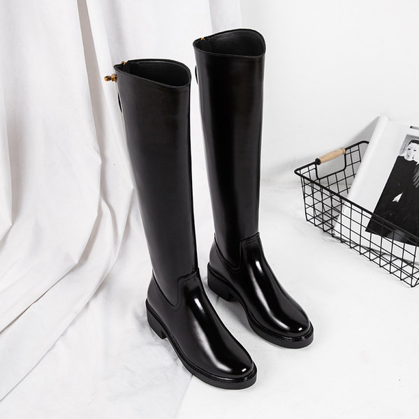 Moteriški žieminiai batai iš eko odos su užtrauktuku ir metaliniu elementu