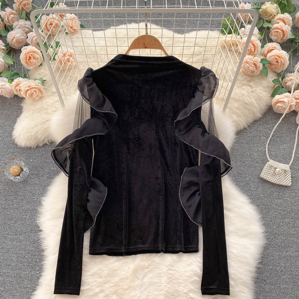 Moteriška aksominė palaidinė su sandariomis rankovėmis ir garbanomis