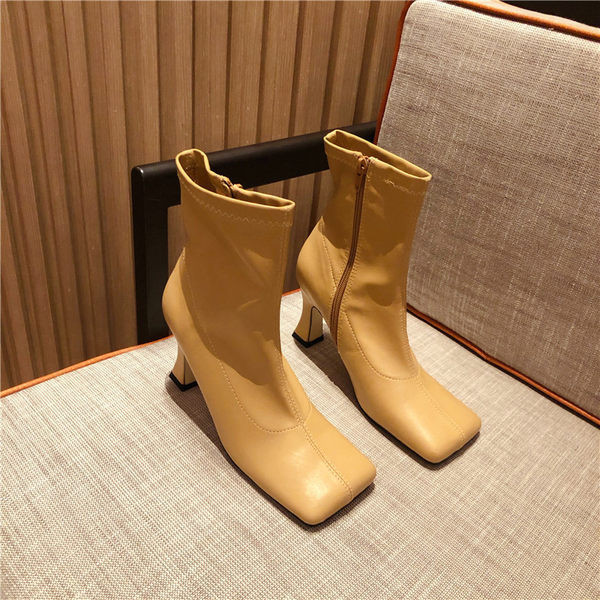 Moteriški modernūs batai iš dirbtinės odos su kulnu