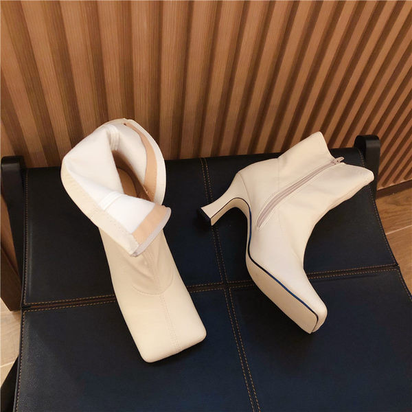 Moteriški modernūs batai iš dirbtinės odos su kulnu