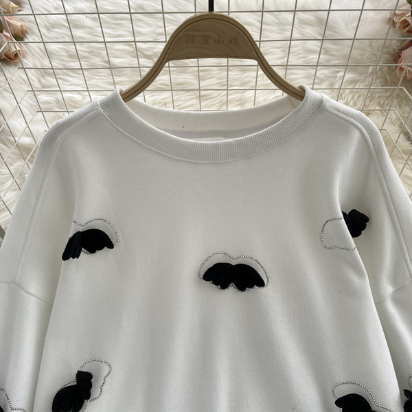 Bluză de damă cu element 3D și pietre