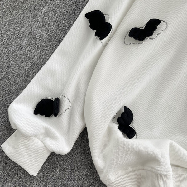 Bluză de damă cu element 3D și pietre