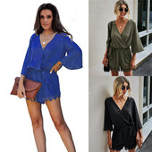 Salopetă scurtă de damă cu decolteu adânc