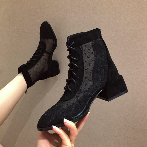 Cizme actuale cu sireturi si tocuri pentru femei