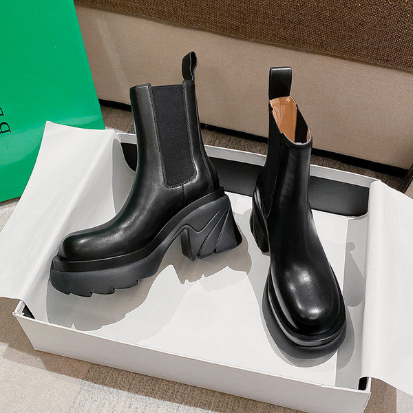 Cizme de dama din piele cu talpa aspra si toc patrat gros de 12 cm