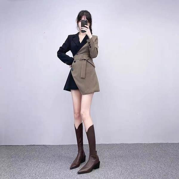 Cizme moderne cu vârf și închidere cu fermoar pentru femei