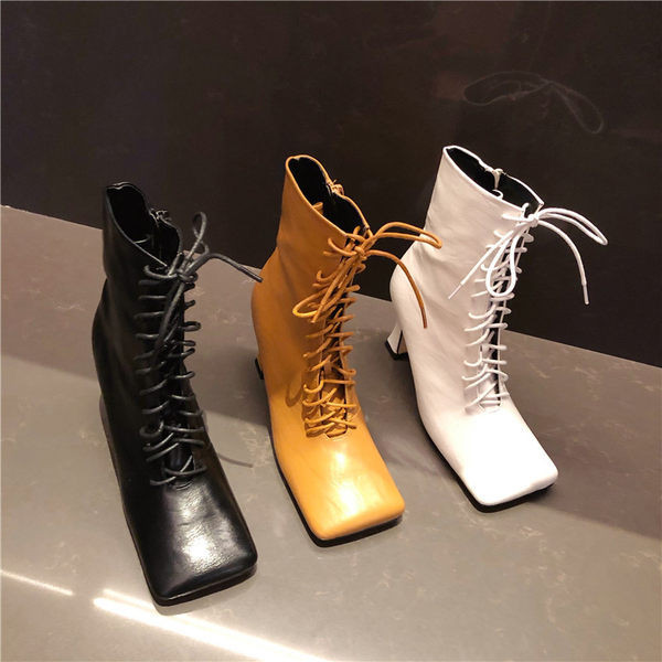 Cizme actuale de dama cu toc cu sireturi si fermoar