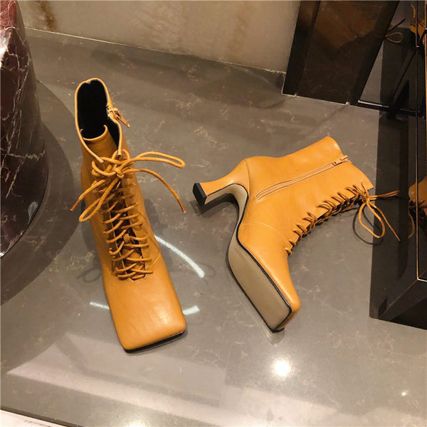 Cizme actuale de dama cu toc cu sireturi si fermoar