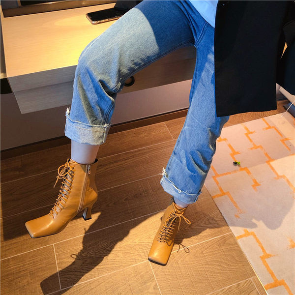 Cizme actuale de dama cu toc cu sireturi si fermoar