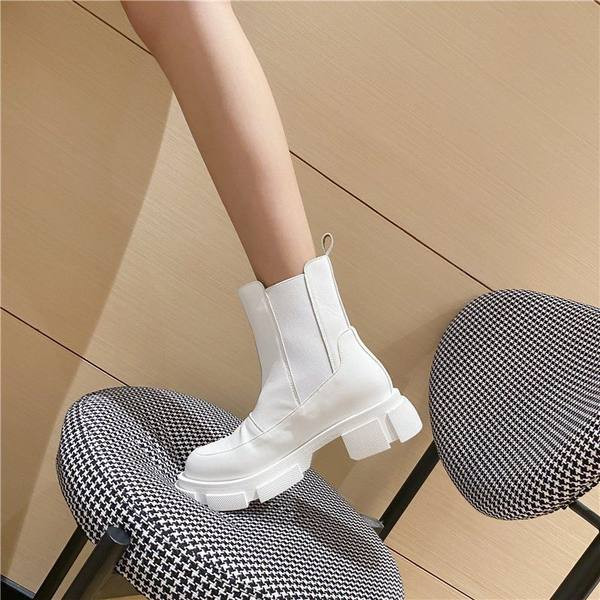 Model nou de cizme din piele ecologica cu talpa aspra pentru femei