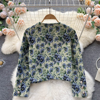 Κοντό γυναικείο παλτό με λουλουδάτο μοτίβο και κουμπιά