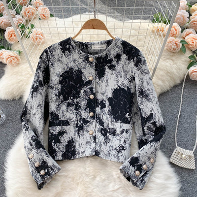 Palton scurt de dama cu model floral si nasturi