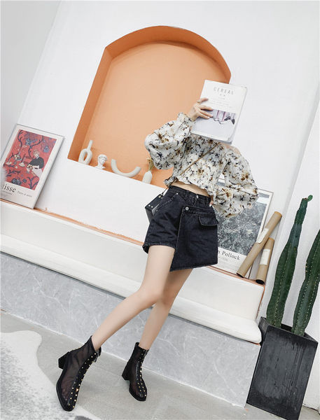 Cizme topice model rotunjite cu nituri metalice pentru femei