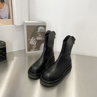 Cizme model simplu cu talpa plate pentru femei