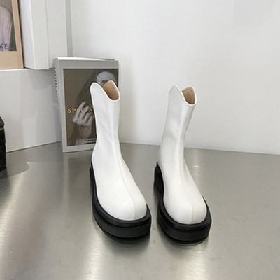 Cizme model simplu cu talpa plate pentru femei