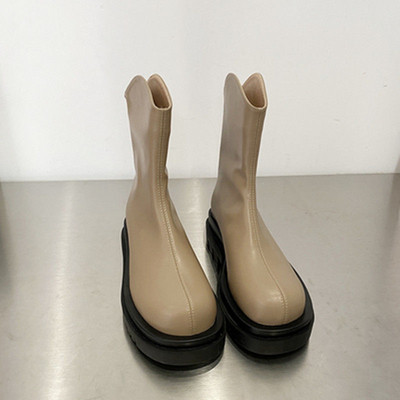 Cizme model simplu cu talpa plate pentru femei