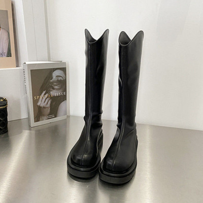 Cizme model simplu cu talpa plate pentru femei