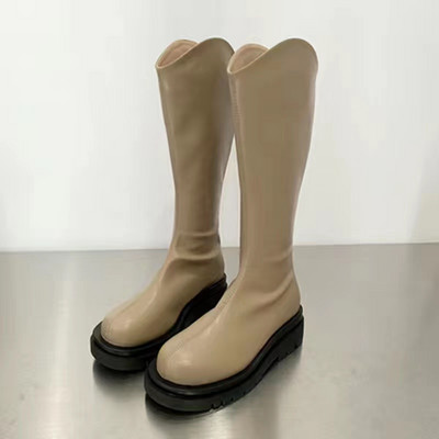 Cizme model simplu cu talpa plate pentru femei