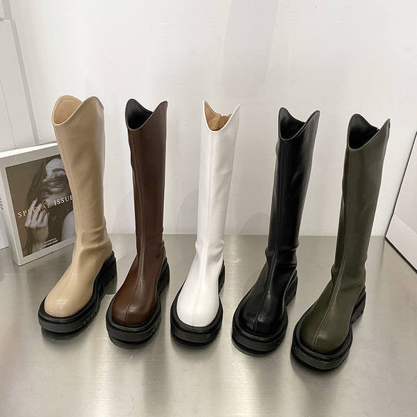 Cizme model simplu cu talpa plate pentru femei