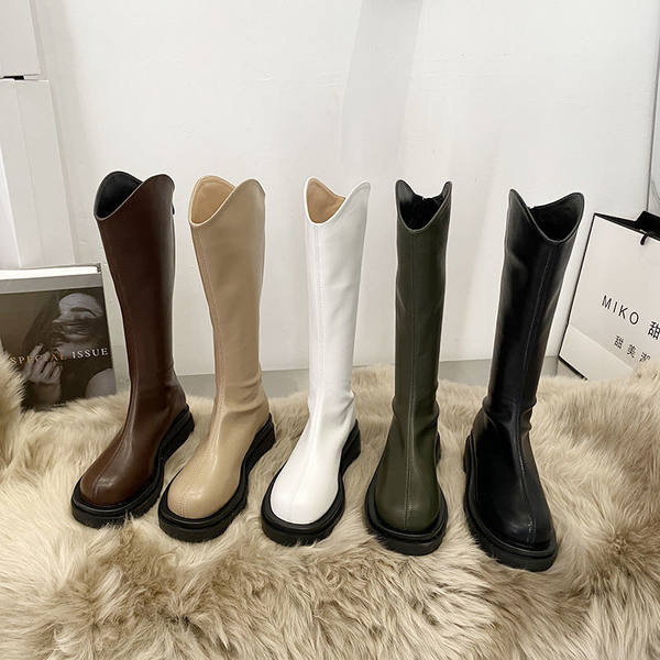 Cizme model simplu cu talpa plate pentru femei