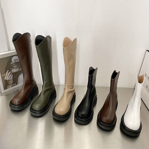 Cizme model simplu cu talpa plate pentru femei