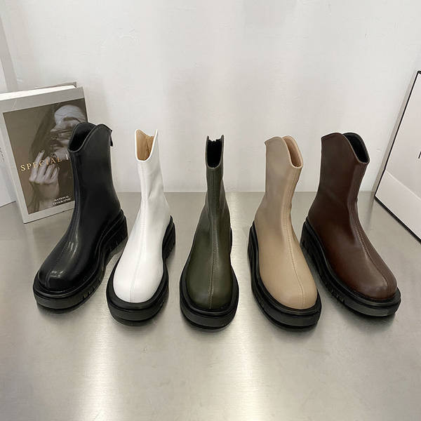 Cizme model simplu cu talpa plate pentru femei