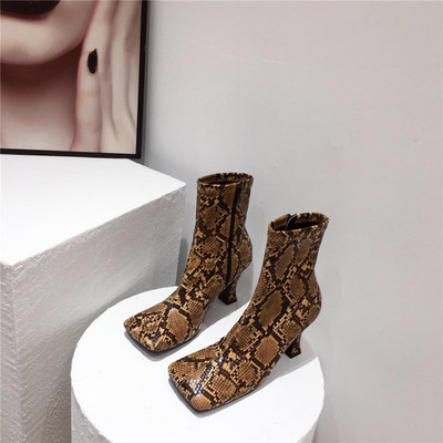 Cizme de dama actuale cu animal print si fermoar