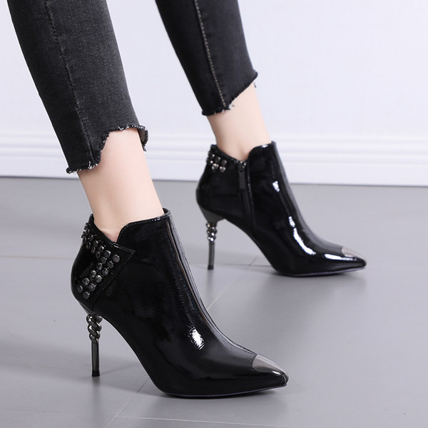 Ghete de dama moderne cu elemente metalice si toc subtire