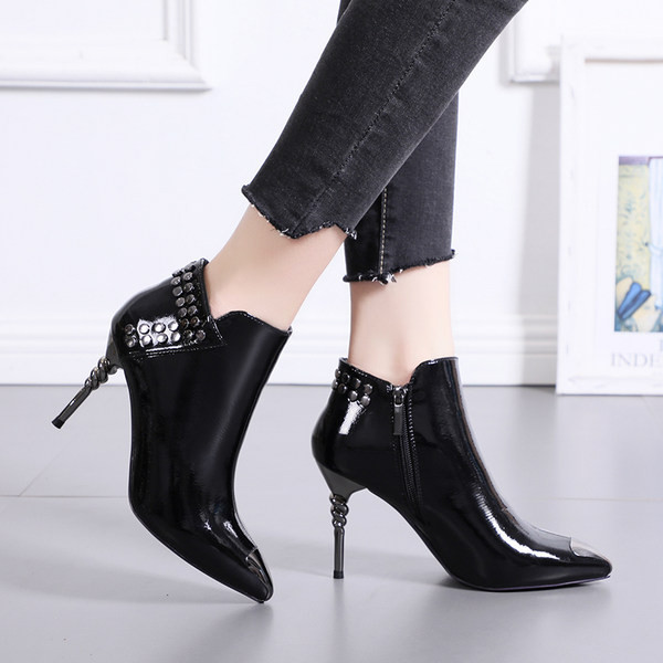 Ghete de dama moderne cu elemente metalice si toc subtire