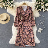 Rochie de dama cu curea in talie si decolteu spitz