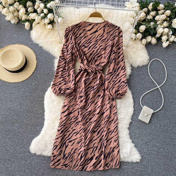 Rochie de dama cu curea in talie si decolteu spitz