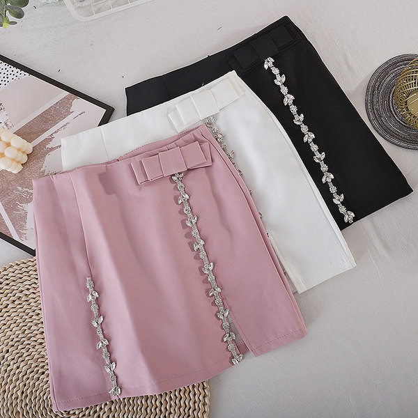 Fusta scurta de dama cu pietre si panglica