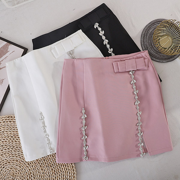 Fusta scurta de dama cu pietre si panglica