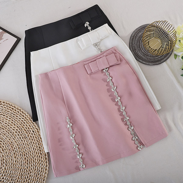 Fusta scurta de dama cu pietre si panglica