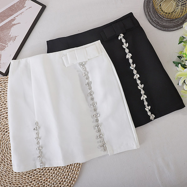 Fusta scurta de dama cu pietre si panglica