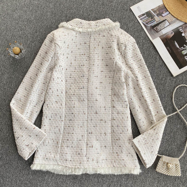 Geaca de dama din tweed cu nasturi si decolteu spitz