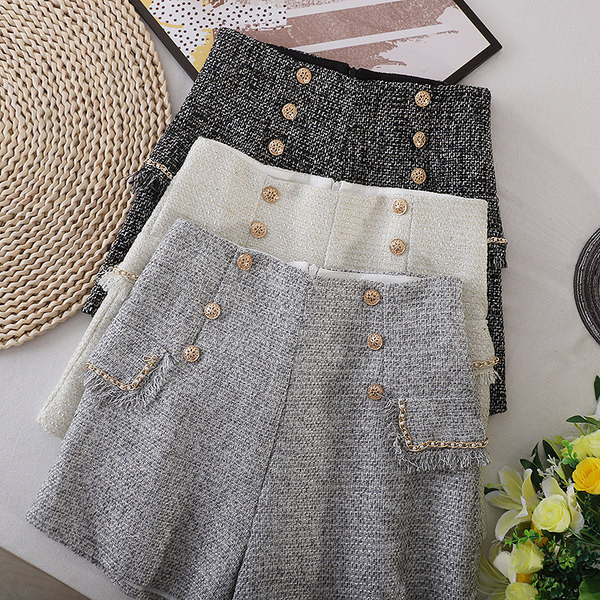 Pantaloni scurti moderni de dama cu pietre si talie inalta